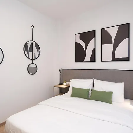 Luxury Next To The National Museum Apartment Athens